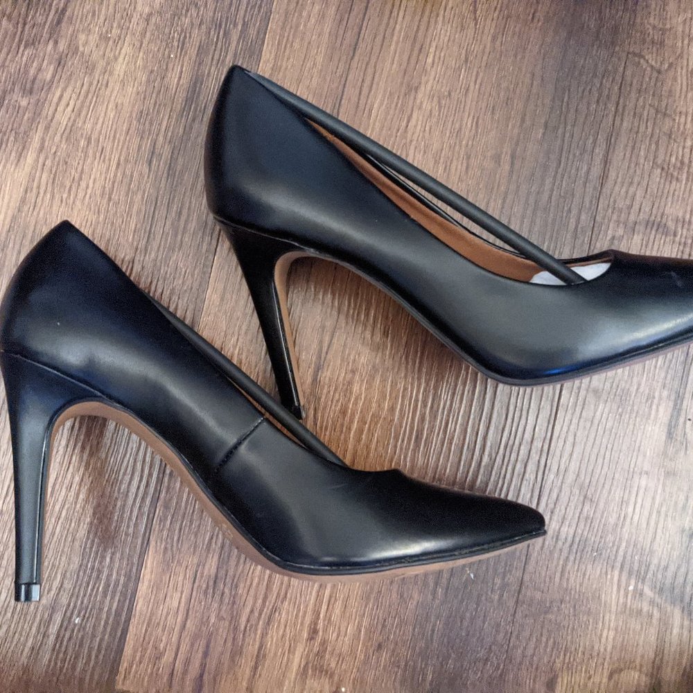 Christian Siriano Habit Black Pointed Heels